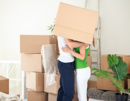 Removal truck suitable for flats and homes in East London